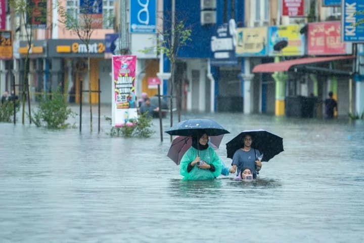 Nearly 11,000 affected by widespread flooding in Malaysia