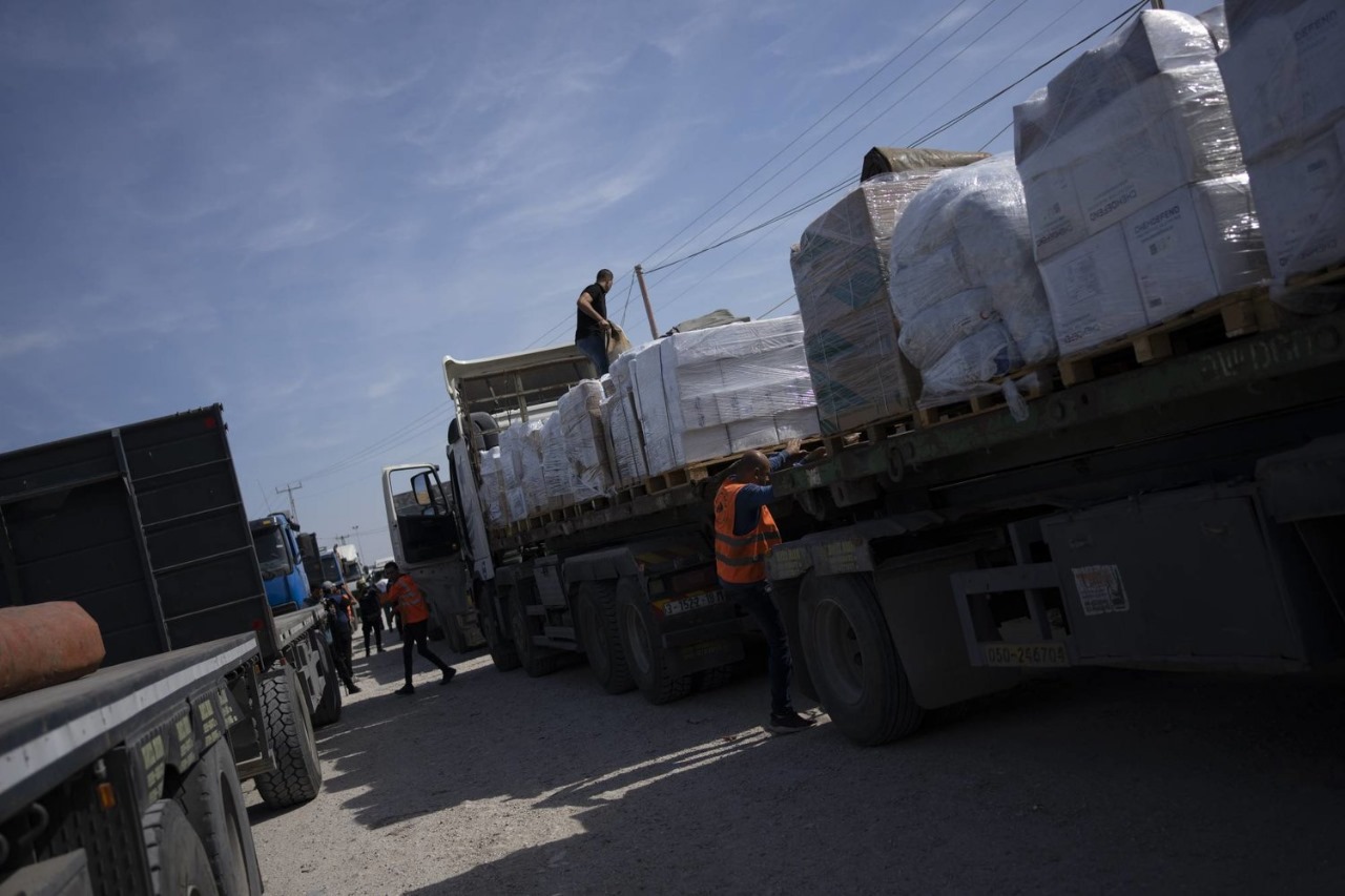 الهلال الأحمر المصري 1000 شاحنة مساعدات تنتظر دخول غزة