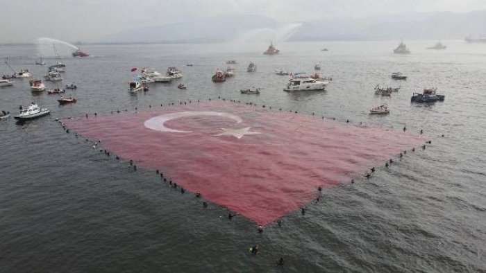 1923 metrlik türk bayrağı belə görüntüləndi