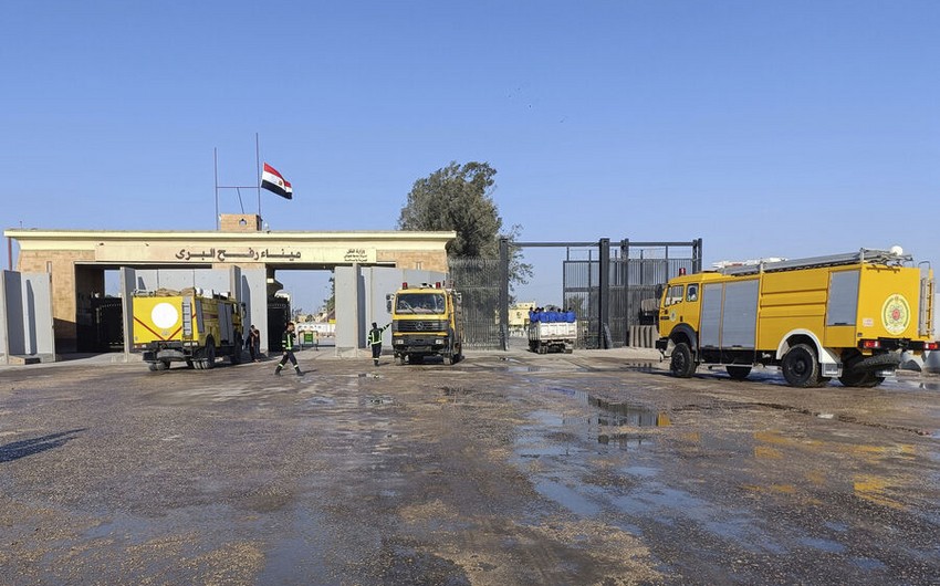 Egypt stations tanks near Gaza border