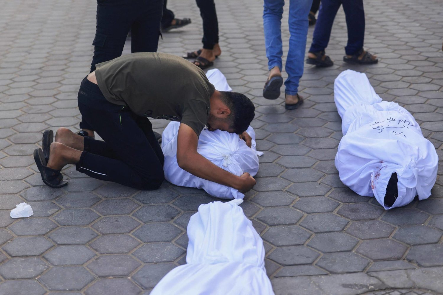 غزة: ارتفاع عدد القتلى إلى حوالي 9 آلاف