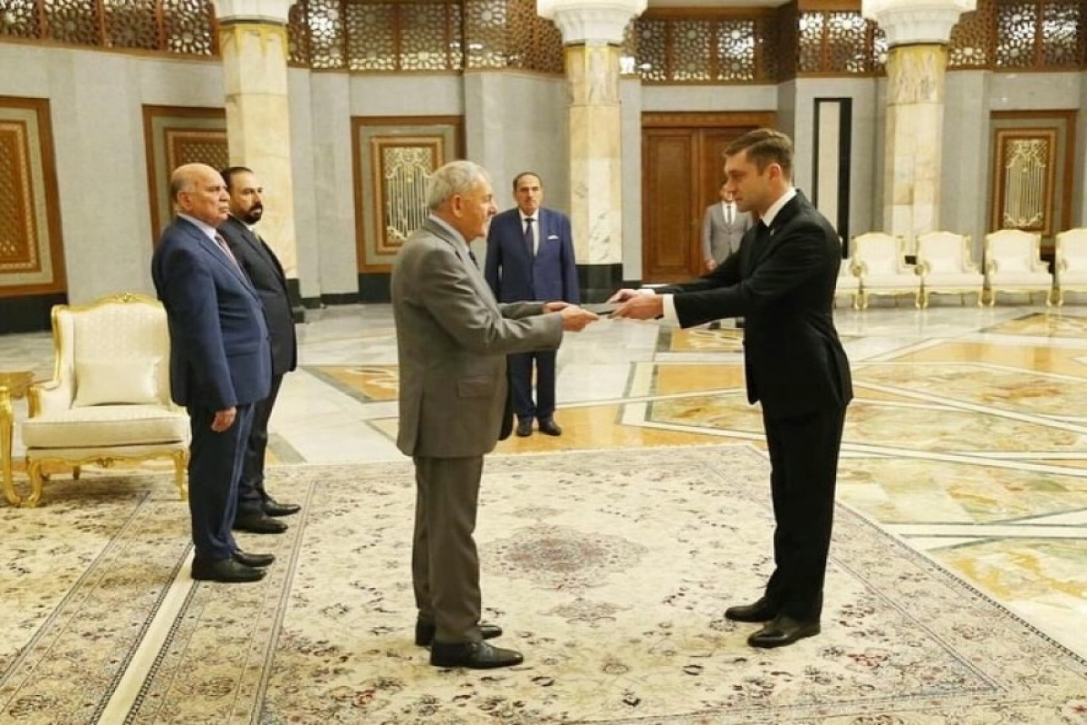 Azerbaijani Ambassador presents his credentials to President of Iraq