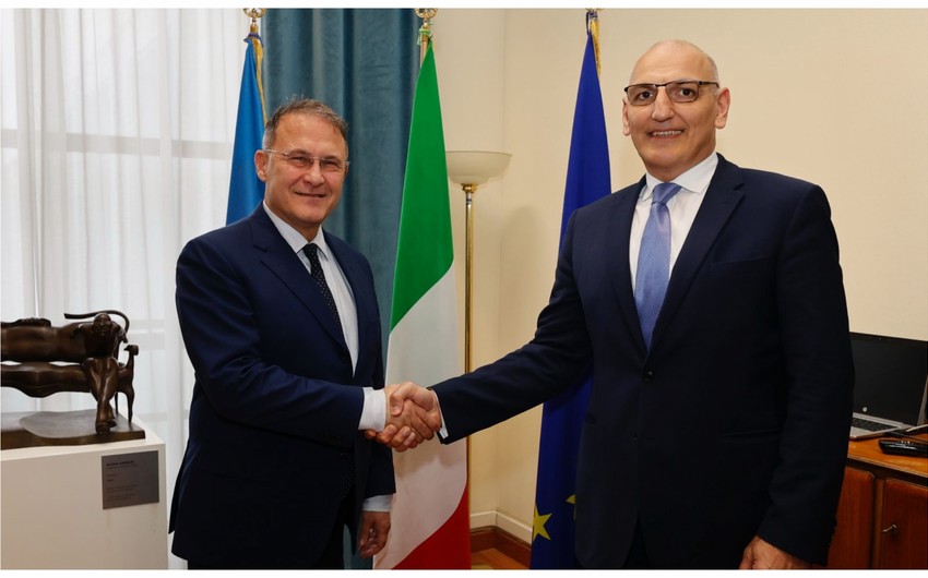 Elchin Amirbayov discusses regional issues with Italian deputy foreign minister