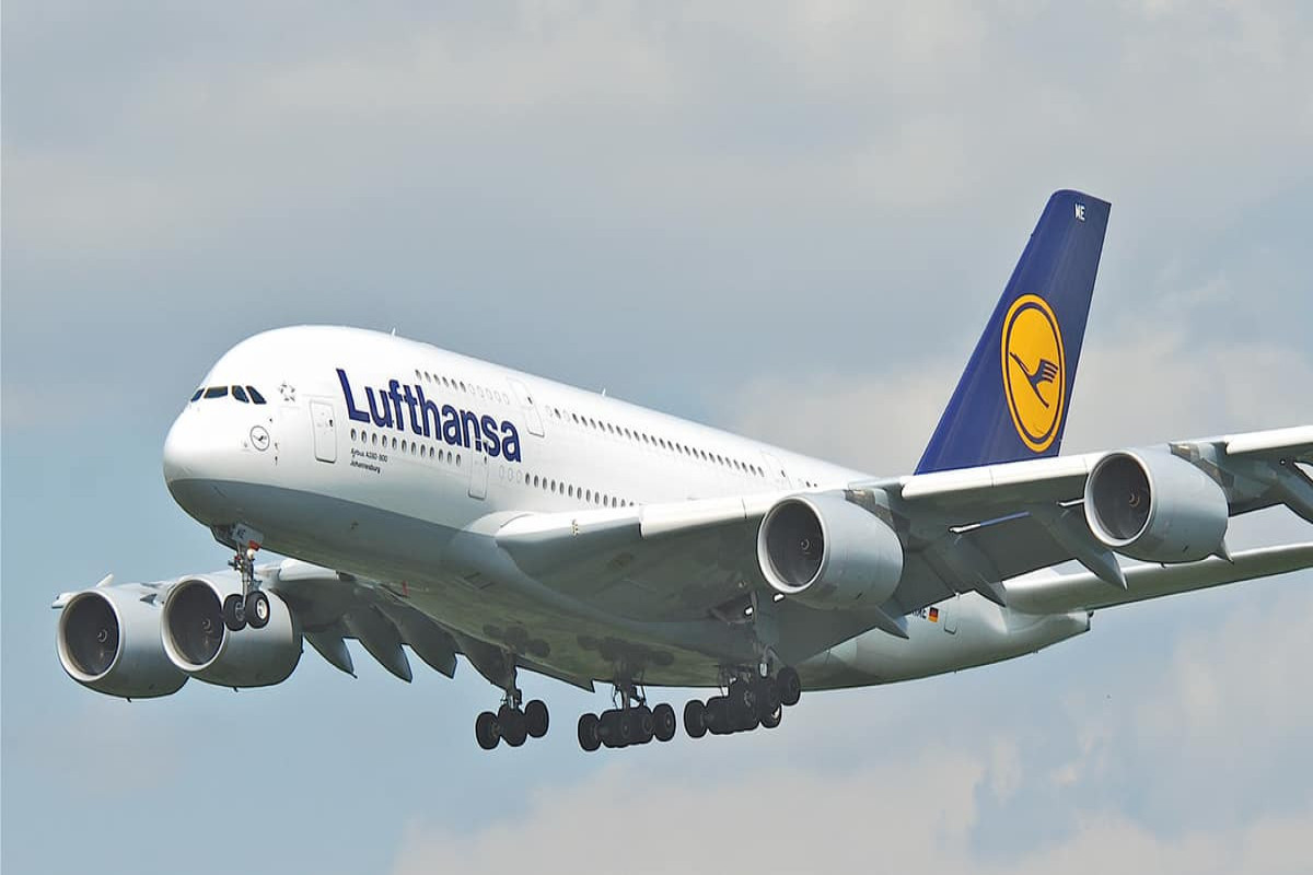 “Lufthansa”nın təyyarəsi Bakıya təcili eniş edib