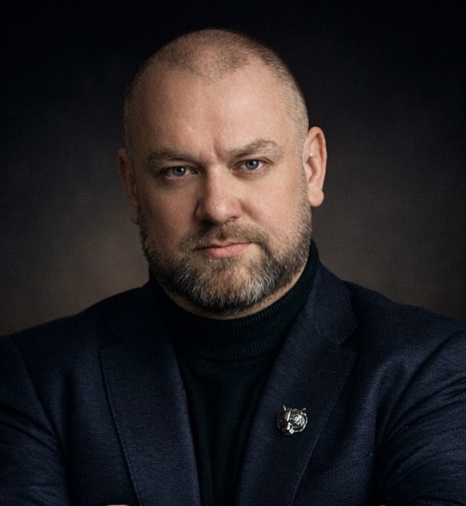 «Войну превратили в бизнес? — Ситуация в Украине критическая» | Украинский политолог