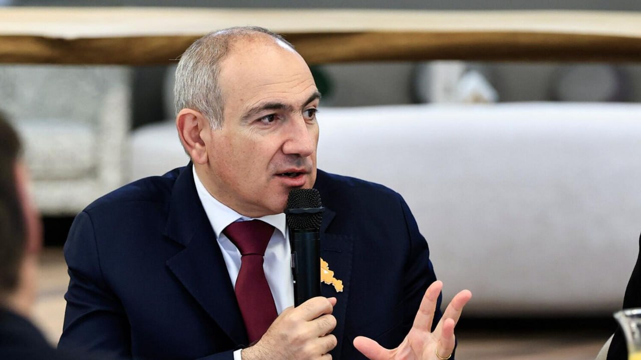 Пашинян ответил на вопрос о заявлении Зеленского на саммите ЕПС