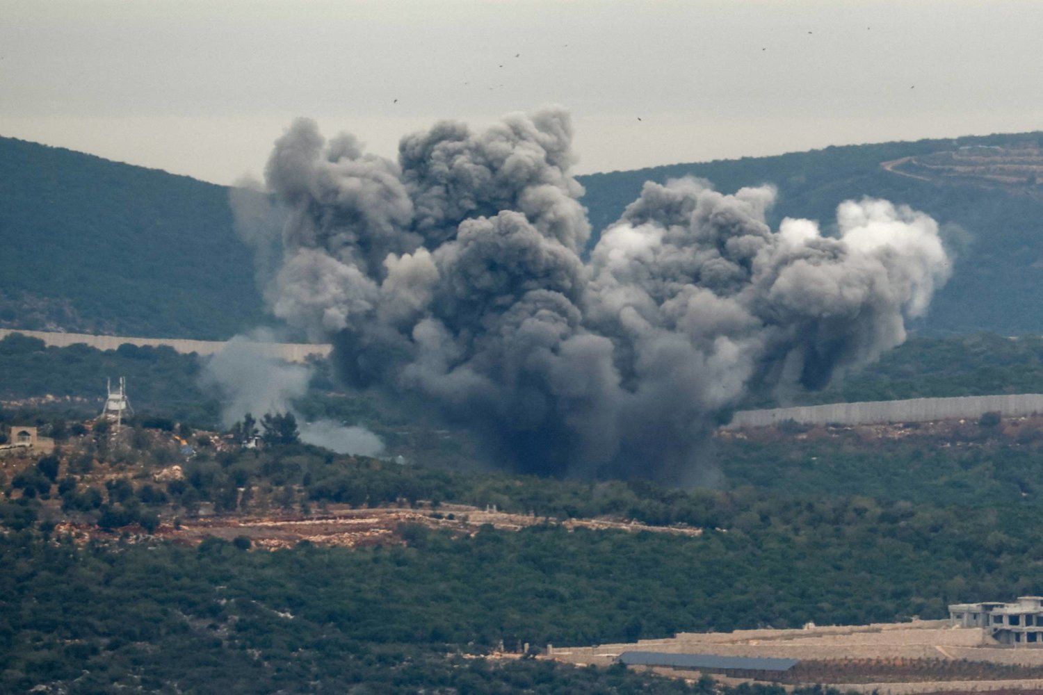 حزب الله يعلن استهداف قوة إسرائيلية فى موقع الضهيرة بالصواريخ