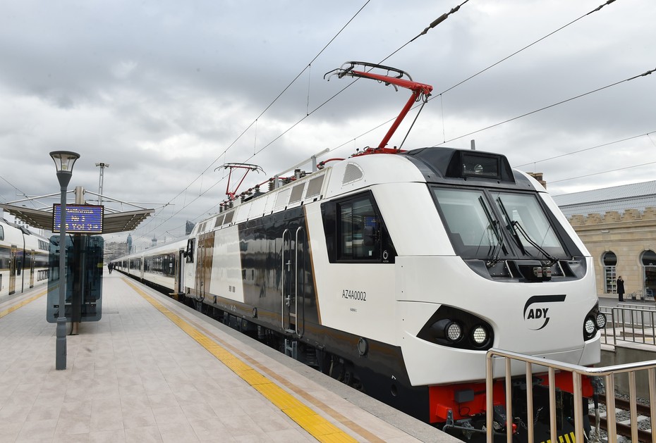 Bakı–Tbilisi–Qars dəmir yolunun açılışı keçirildi