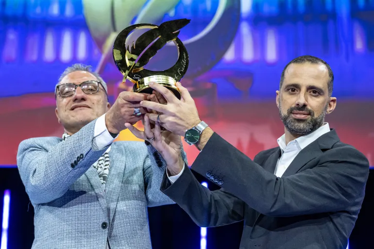 Palestinian journalists win Golden Pen of Freedom award