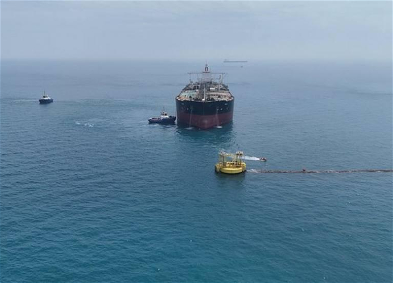 Мощный взрыв вынудил Оман остановить отгрузку нефти