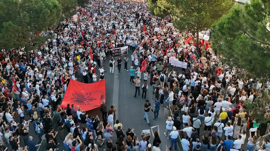 В Албании усиливаются протесты из-за проекта семьи Трампа