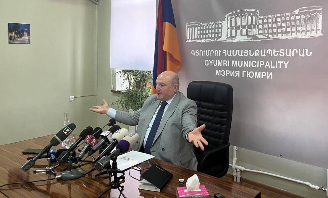 Мэра Гюмри обвинили в попытке захвата власти