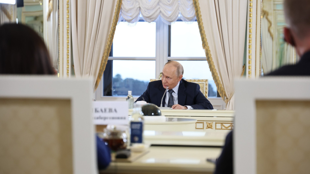 Путин заявил, что не видит смысла во встрече с Зеленским