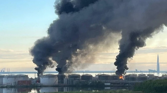 Санкт-Петербург подвергся массированному удару дронов