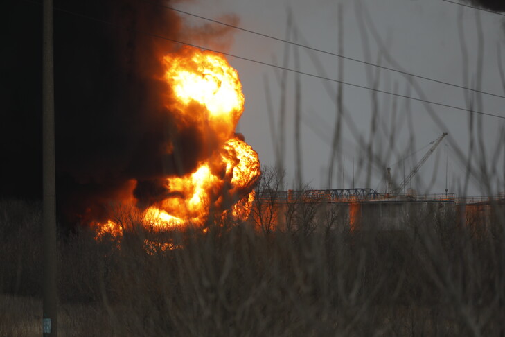 Fire erupts at Russian oil refinery 'due to violation of technological process'