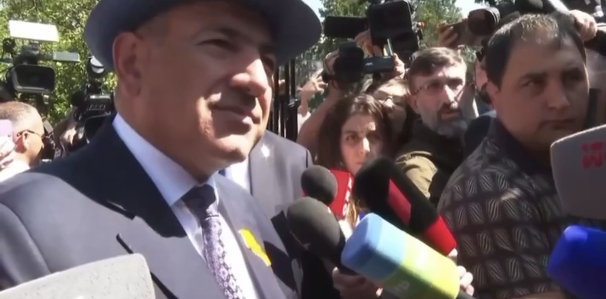 Пашинян вновь заявил о намерении посетить Баку