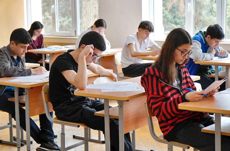 I və IV ixtisas qrupları üzrə imtahan keçirilib  - <span class="text-danger">10 nəfərdə telefon aşkarlanıb</span>
