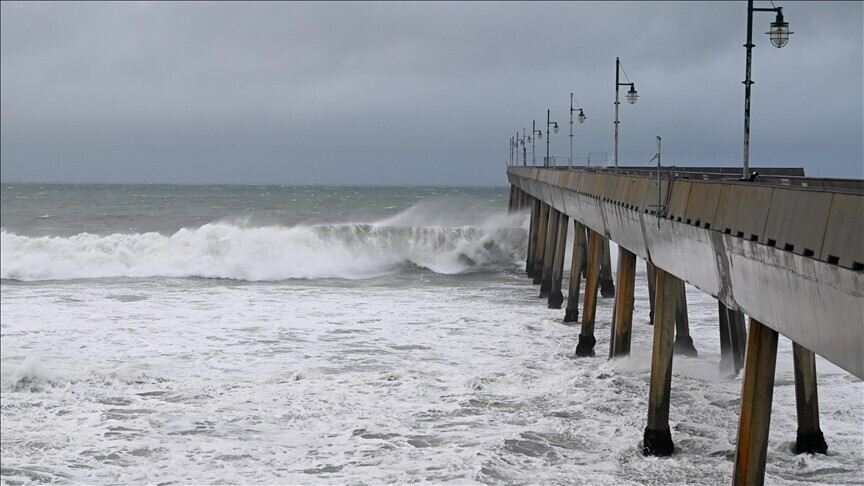 Waves up to 36 feet high hit New Zealand coasts, displacing people