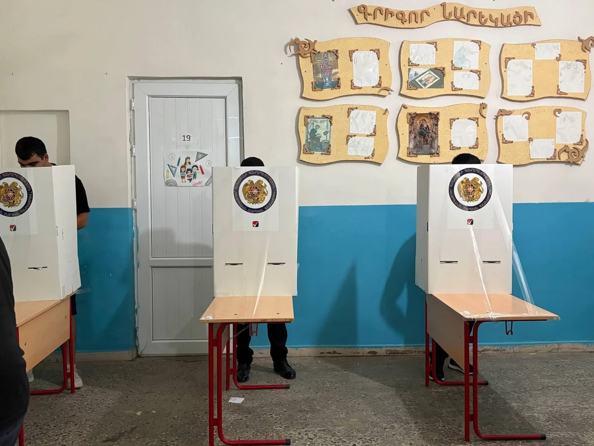 Ermənistanda seçki qalmaqalı böyüyür: 555 məntəqədə səslərin təkrar sayılması tələb olunur