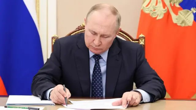 Путин подписал закон об аресте имущества уехавших россиян