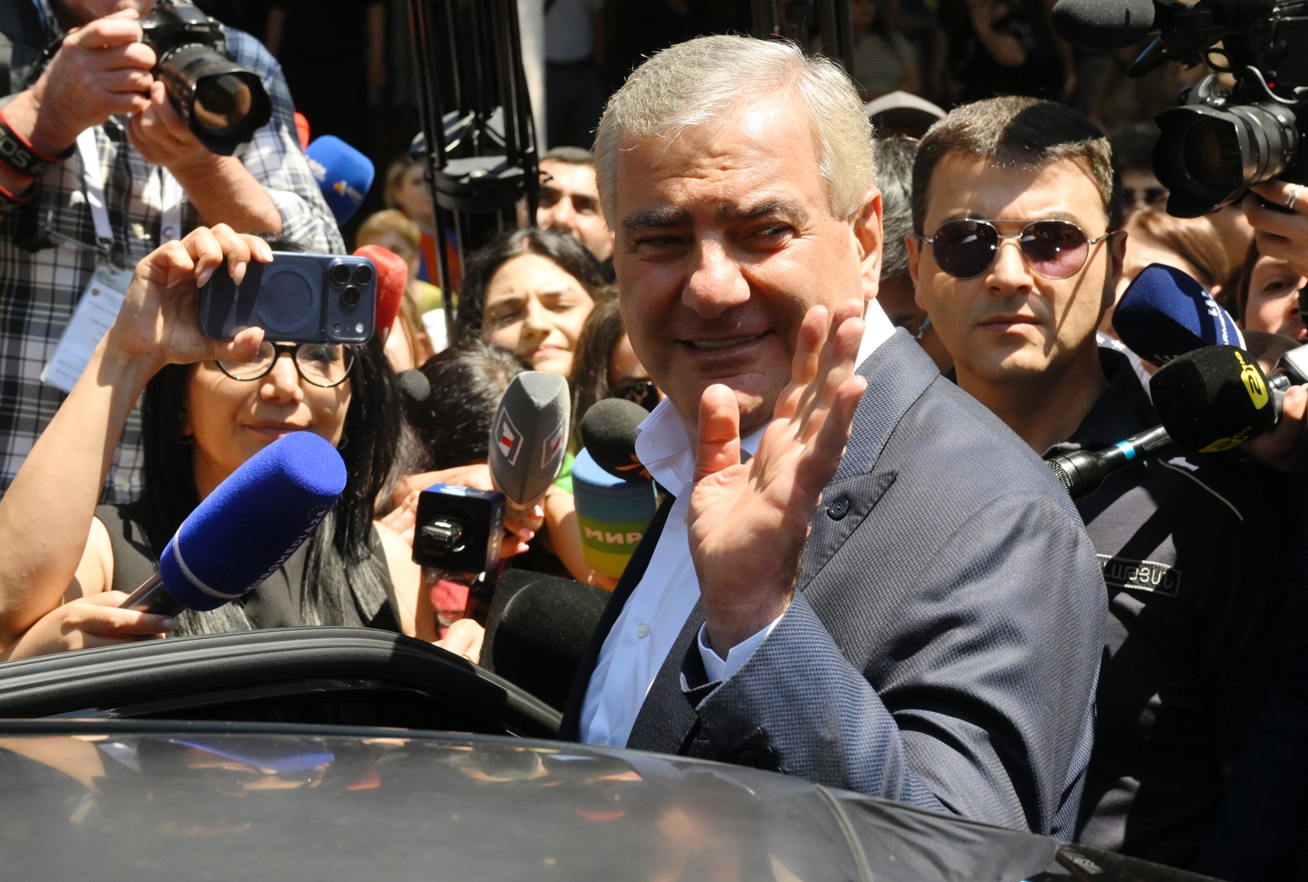 Ermənistanda seçki qalmaqalı: <span class="text-danger">Paşinyanın qələbəsinin ləğvi istənilir</span>