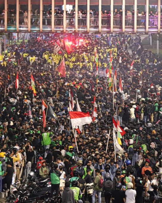В Индонезии проходят массовые протесты