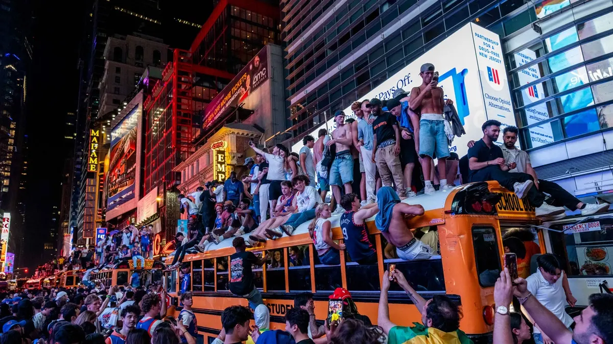 “Nyu York Niks”in çempionluğu Nyu-Yorkda qarışıqlıqla qeyd olundu - VİDEO