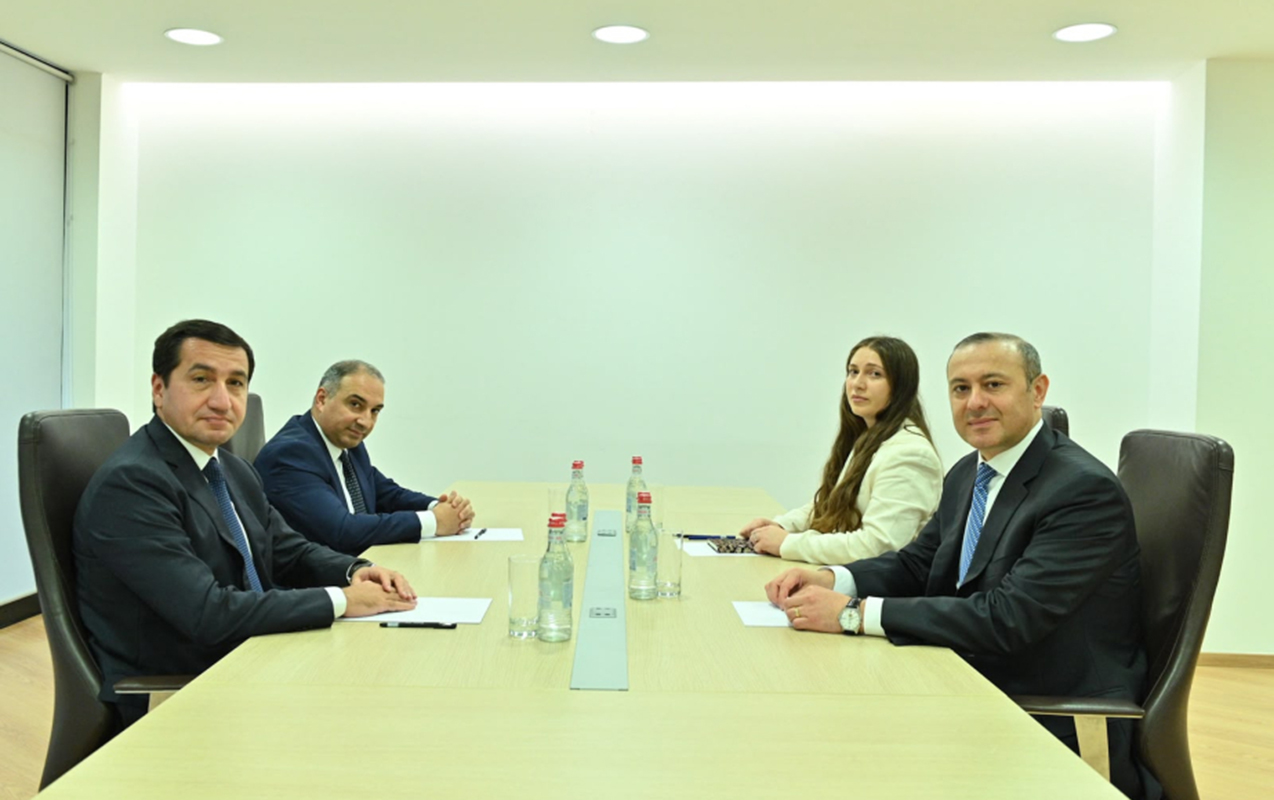 Hikmət Hacıyev Ermənistanda Qriqoryanla görüşüb