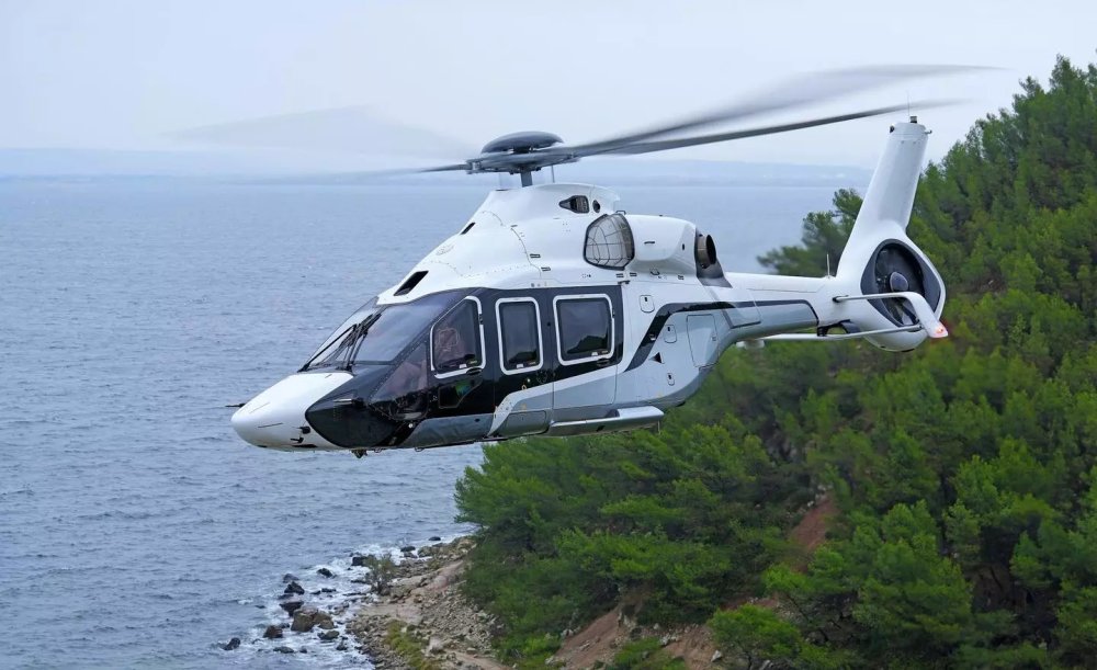 Braziliyada helikopterlərin toqquşması <span class="text-danger">nəticəsində bir musiqiçi və bloqçu həlak olub</span>
