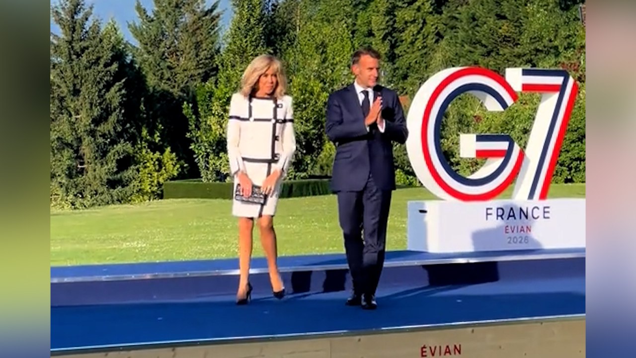 Макрон опубликовал видео с саммита G7 под песню российского автора