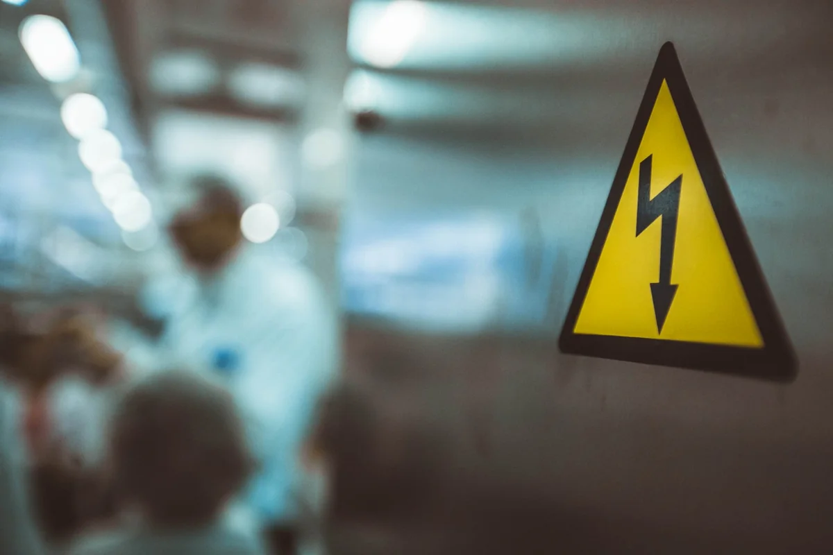 62 yaşlı kişini elektrik cərəyanı vuraraq öldürüb