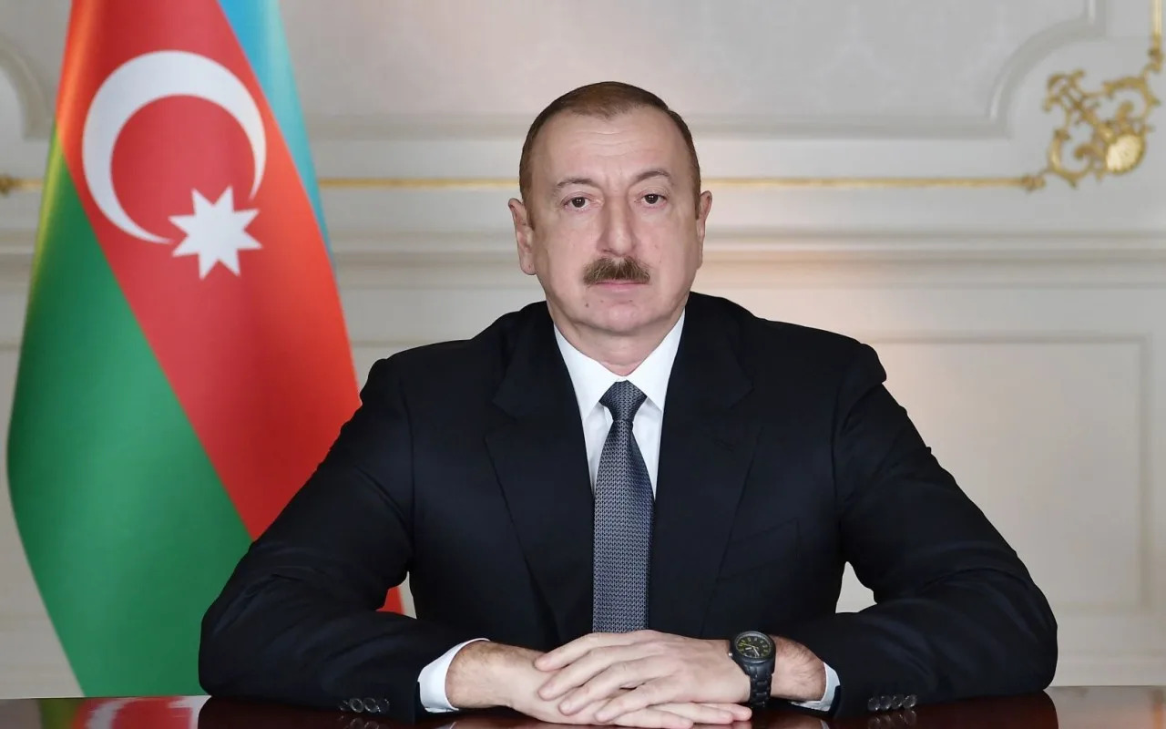 Oman Sultanı Prezident İlham Əliyevi təbrik etdi