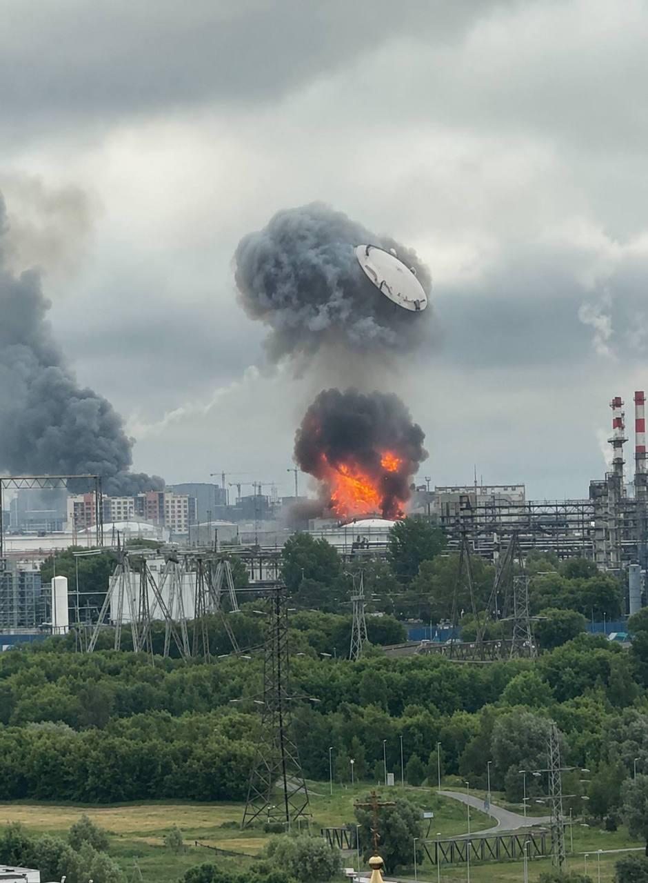 Украина бьет по Москве: <span class="text-danger">атакован нефтеперерабатывающий завод</span>