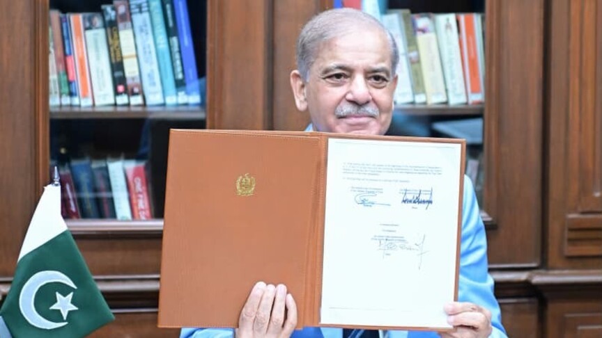 Pakistani premier signs Islamabad MoU as mediator between US, Iran