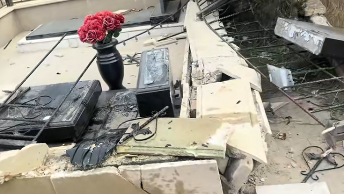 Bibiheybətdə qorxulu mənzərə: Torpaq sürüşməsi qəbiristanlığı dağıtdı