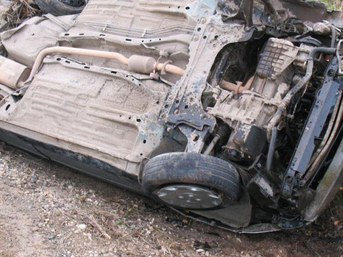 Avtomobil dərəyə aşdı - <span class="text-danger">ÖLƏN VAR - VİDEO</span>