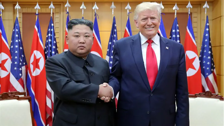 Болтон: Трамп и Ким Чен Ын “влюбились друг в друга”