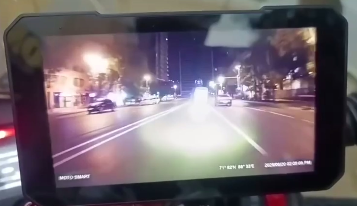 Bakıda avtomobil motosikleti vurdu - VİDEO