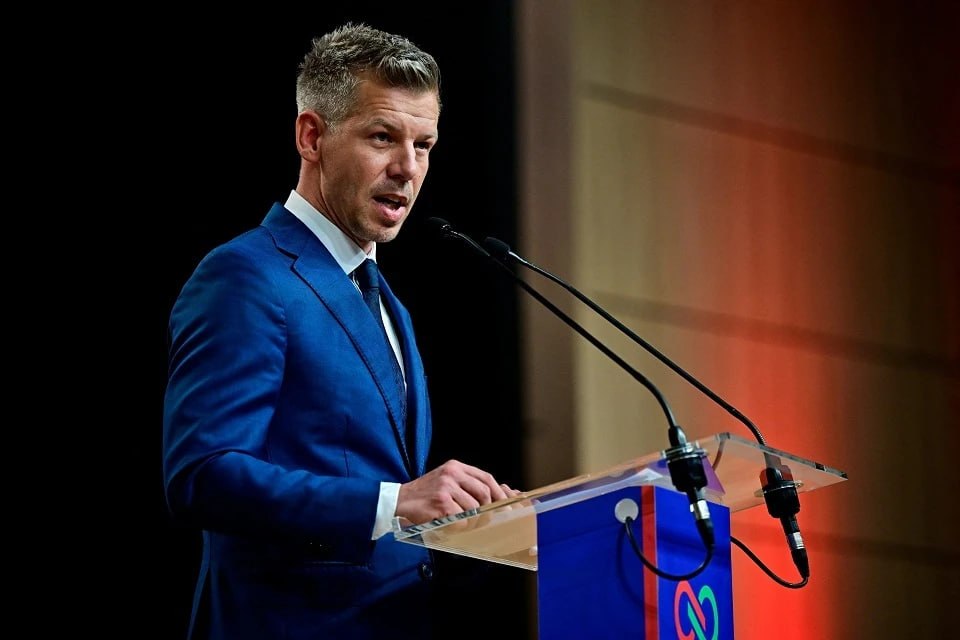 Мадьяр взялся за президента