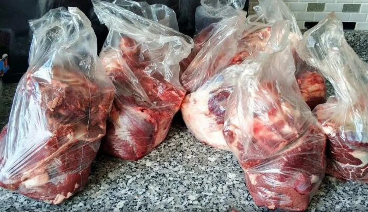 Şəhid ailəsinə yararsız qurban əti göndərən VƏZİFƏLİ CƏZALANDIRILDI - FOTO
