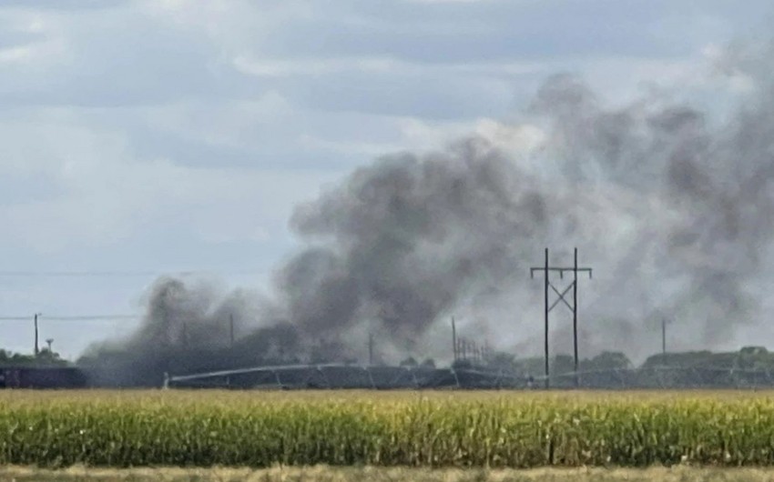 В США взорвался вагон поезда с хлорной кислотой, власти эвакуируют население