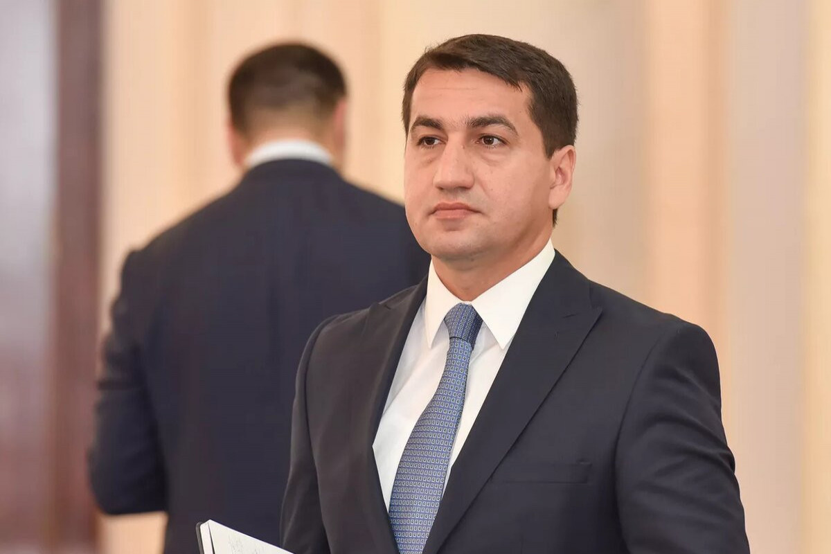 Хикмет Гаджиев поделился кадрами прогулки президентов Азербайджана и Туркменистана по Шуше <span class="text-danger">ВИДЕО</span>