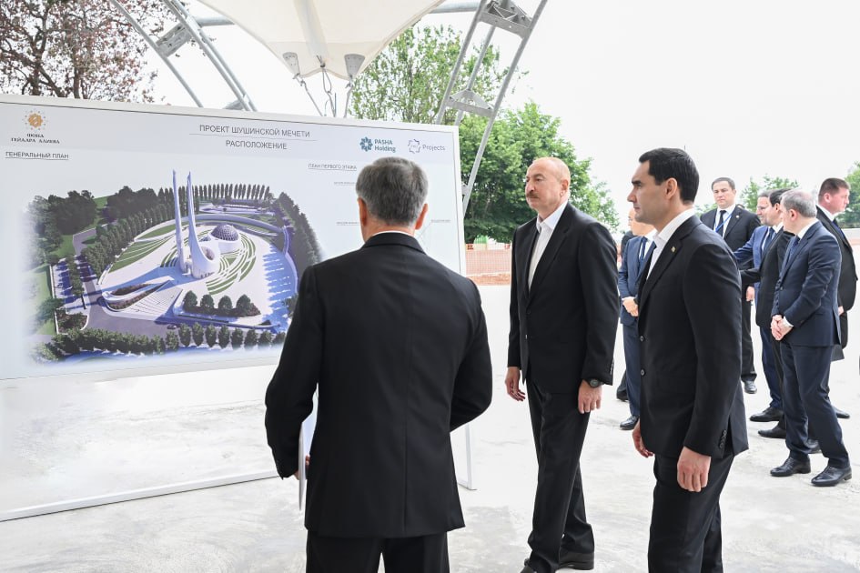 Dövlət başçıları Şuşa məscidində görülən işlərlə tanış olublar - FOTOLAR