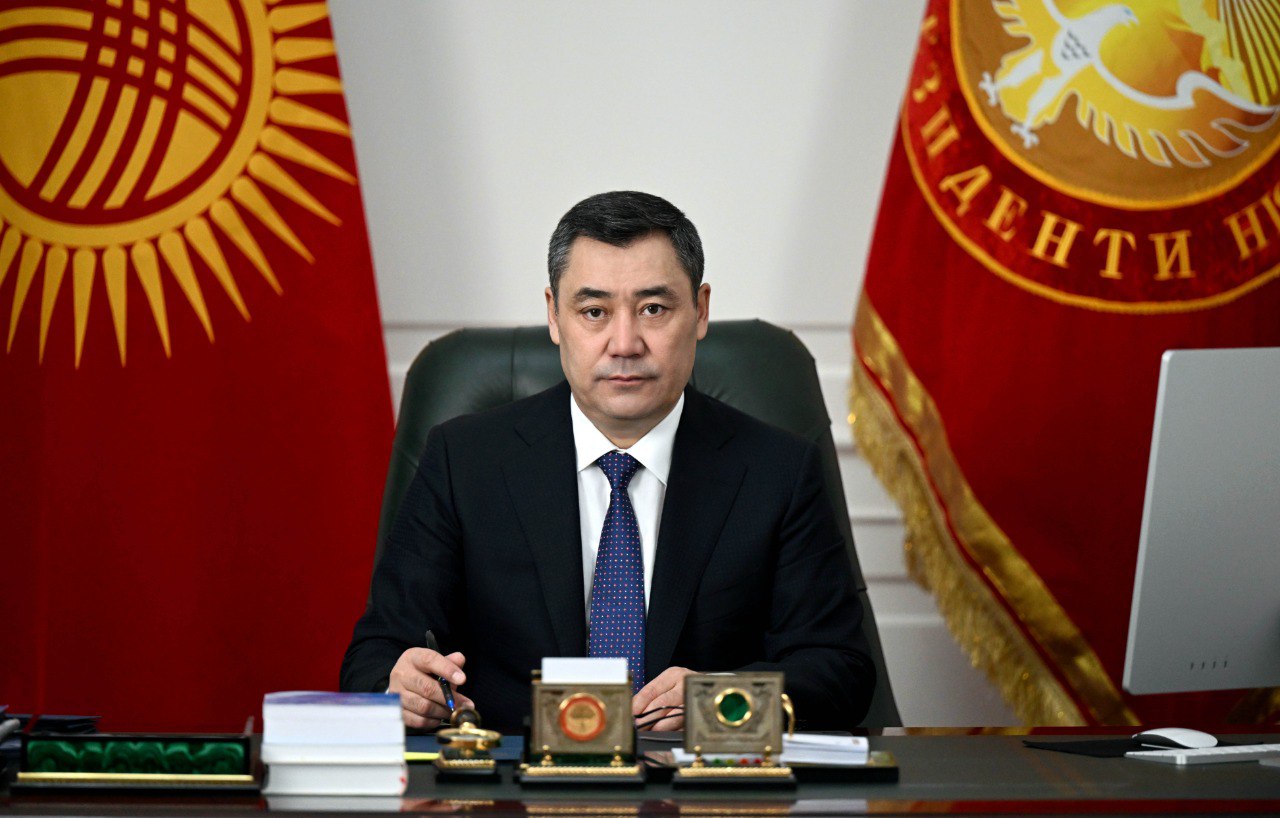 Президент Кыргызстана запретил внукам пользоваться смартфонами
