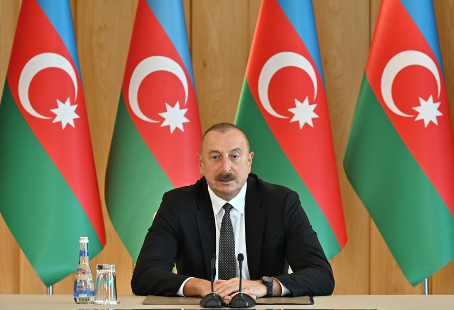 Prezident: Torpaqlarımızda İslam mədəni irsinə qarşı törədilmiş cinayətlər islamofobiyanın açıq-aydın təzahürüdür