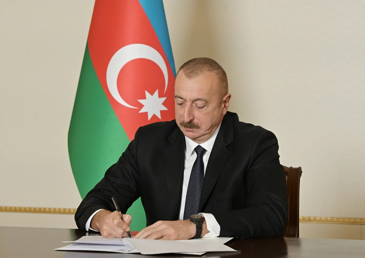 İlham Əliyev Müdafiə Nazirliyinin hərbçilərini təltif edib