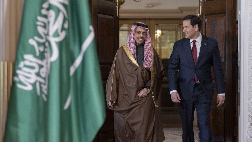 Top Saudi, US diplomats discuss Washington-Tehran agreement, Hormuz navigation