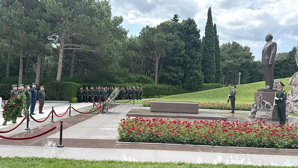 Müdafiə Nazirliyinin nümayəndələri Zəfər parkında olublar