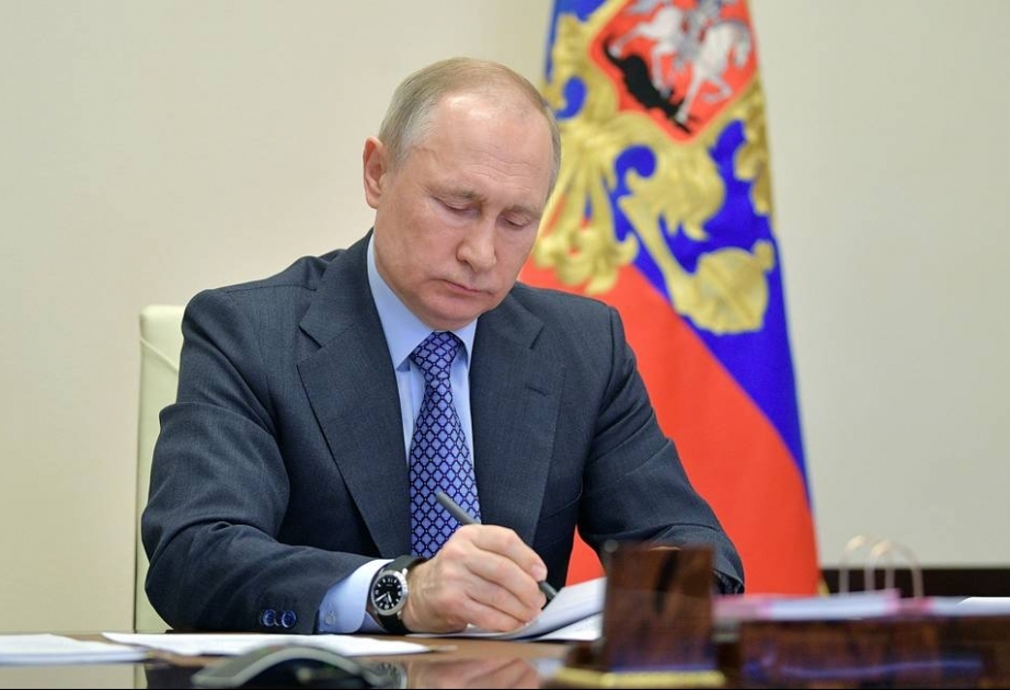 Rusiyada vətəndaşlıq almaq xeyli bahalaşdı: <span class="text-danger">Putin qanunu imzaladı</span>