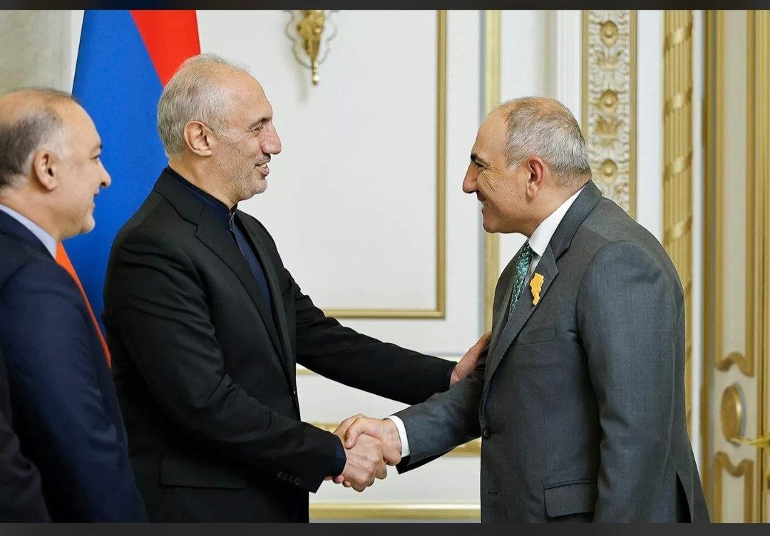 Paşinyan İran prezidentinin müşavirini qəbul edib